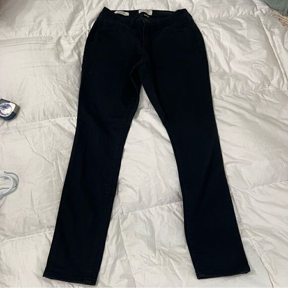 Universal threads black mid rise curvy skinny w28” inseam, 13” waist & 9” rise - Picture 1 of 12